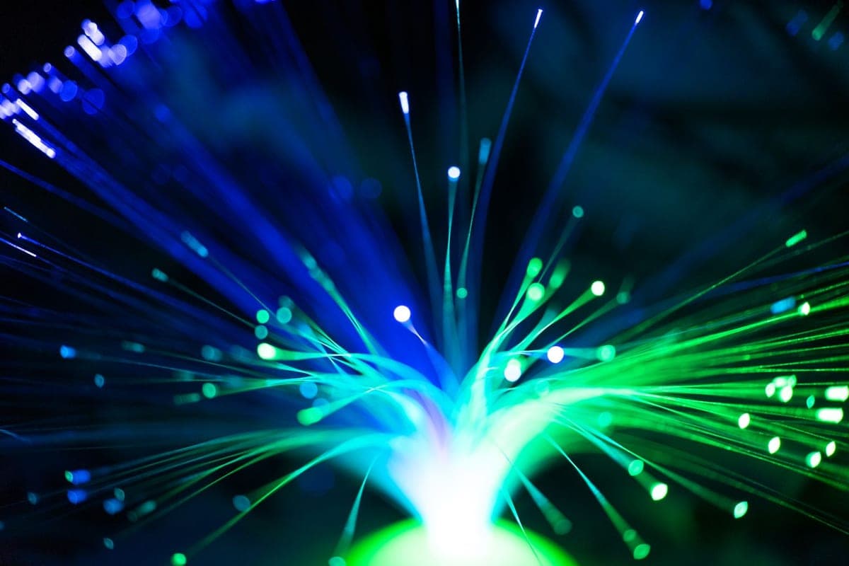Light dispersing through silicon-photonic optical fibers