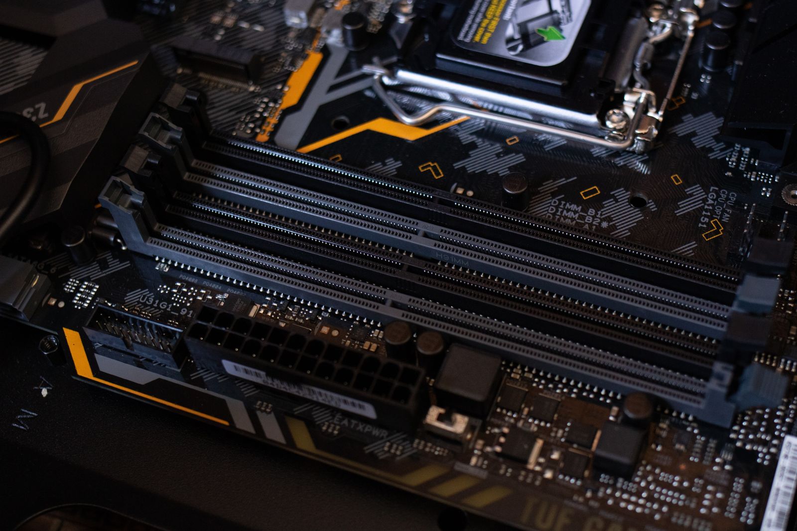 Macro of high-bandwidth memory modules on a circuit board